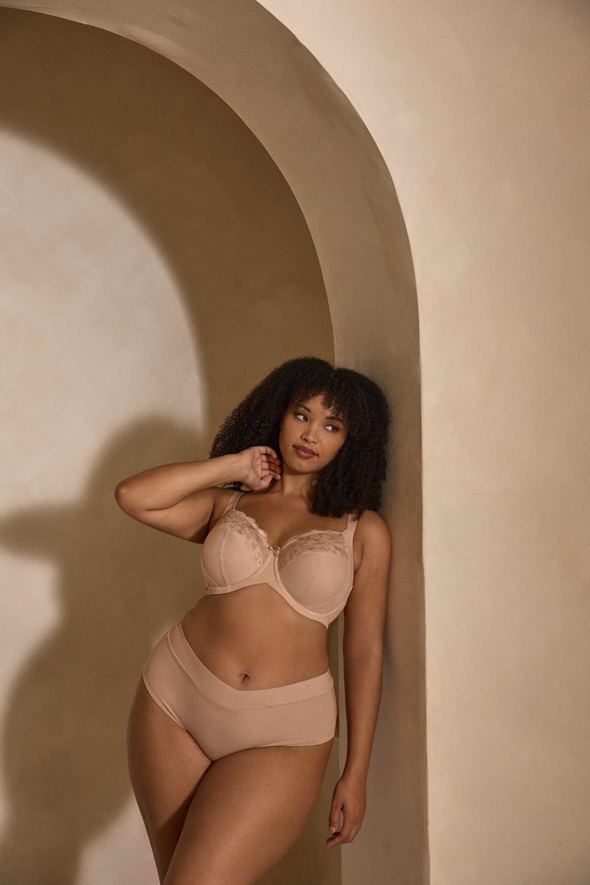 Reggiseno con ferretto per seni molto grandi 11265 nero e nudo